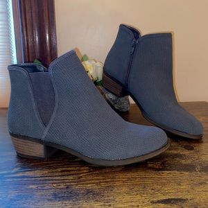 KENSIE Black Booties Size 8